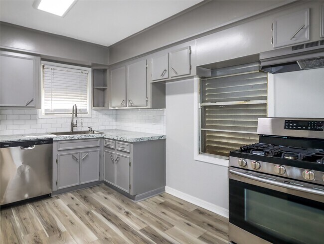 Building Photo - 6705 Speaker St