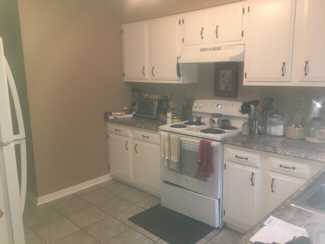 Kitchen - 213 W 9th Ave