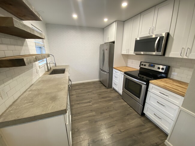 Building Photo - 3211 Frontier Dr