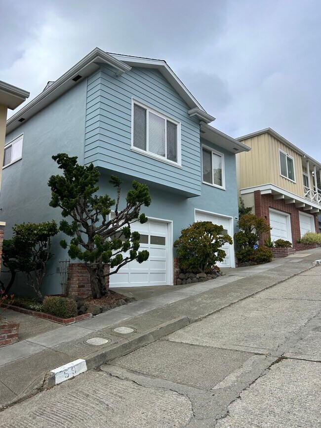 Foto del edificio - Rare Single Family Home in Forest Knolls w...