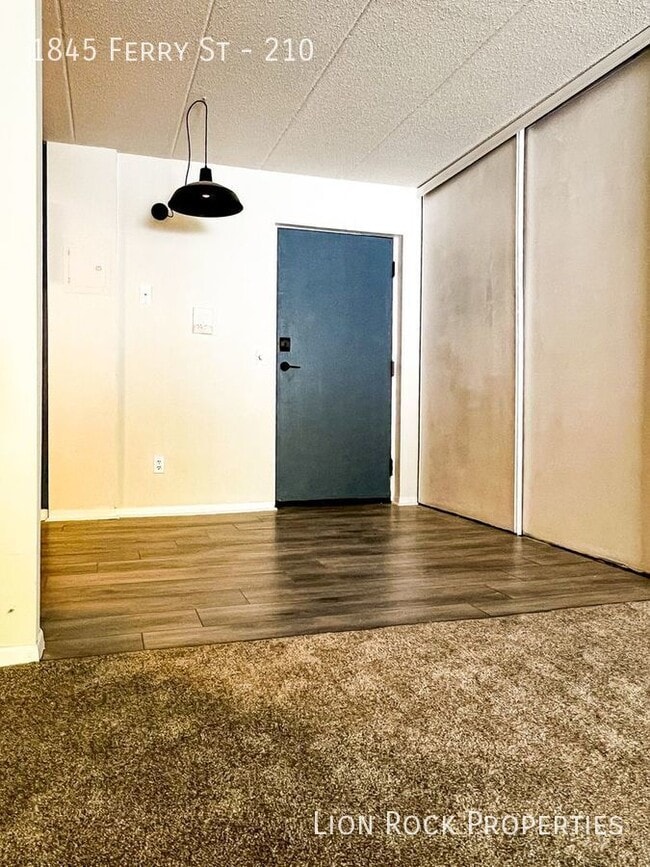 Building Photo - Your Urban Oasis in Anoka for $1099/month!