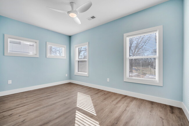 Building Photo - Medford Mews, 401