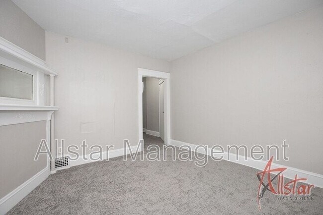 Building Photo - 800 E 95th St