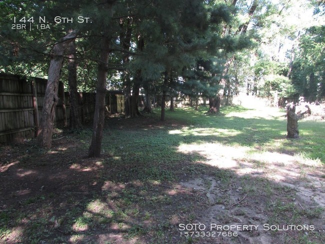 Building Photo - 2BD/1BA House with a fenced in yard!