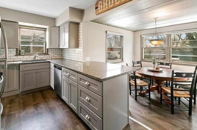 Building Photo - 835 23rd Ave SE