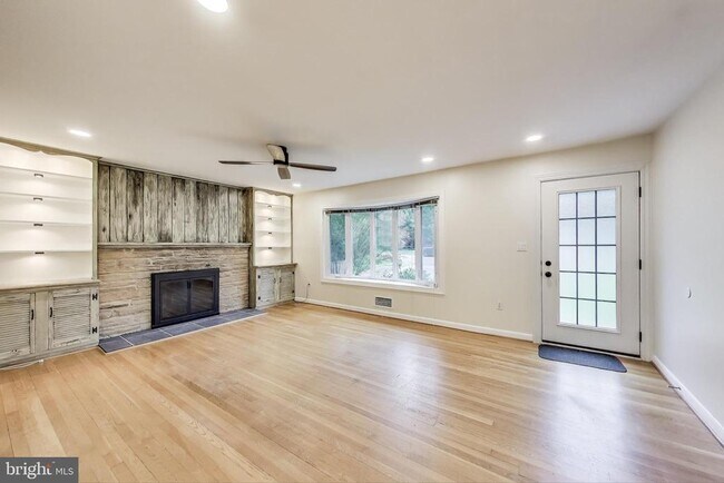 Building Photo - 6107 Parkway Dr