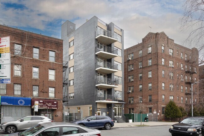 Building Photo - 1329 E 17th St