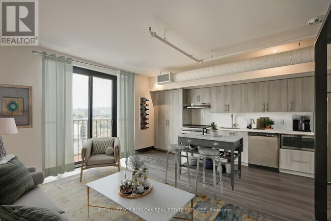 Photo du bâtiment - 121 King St E