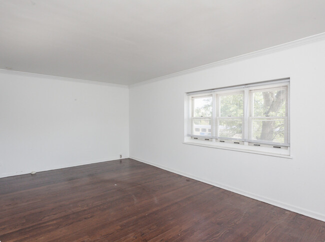 Foto del edificio - 622 N Western Ave
