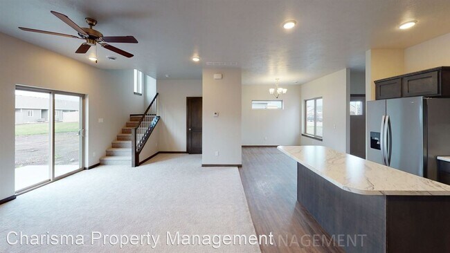 Building Photo - 3 br, 2.5 bath House - 225 E Ivy Road  - 2...