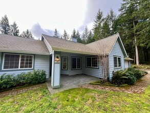 Building Photo - 4644 Grand Fir Ln NW