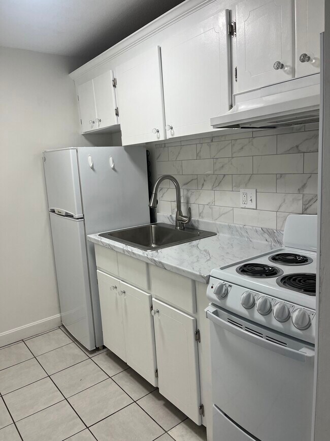 Building Photo - 64 Main St