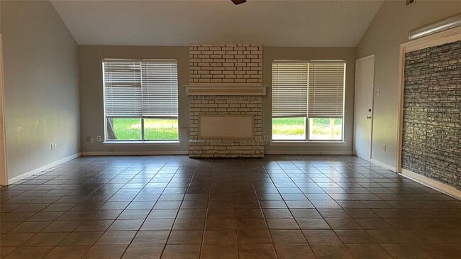 Building Photo - 4706 Silver Frost Dr