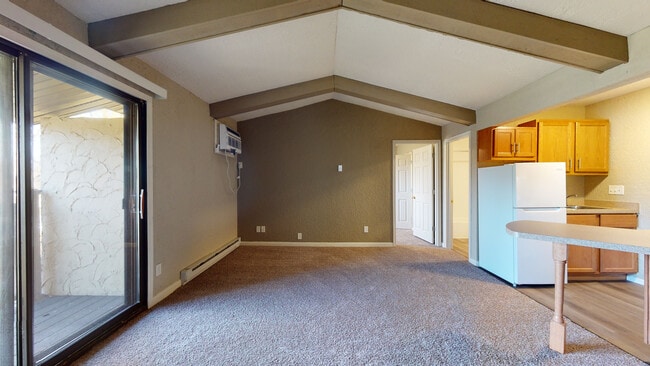 Building Photo - McCormick Commons