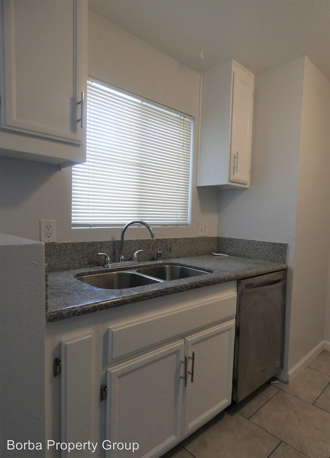 Building Photo - 563 Cherry Ave