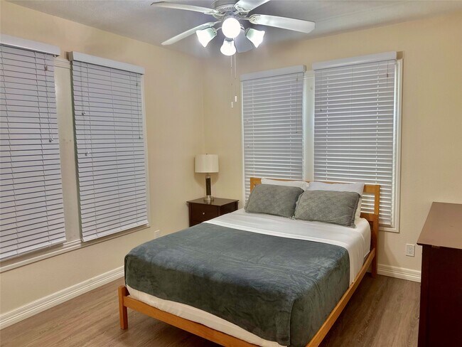 Foto del edificio - 4202 Avenue T 1/2