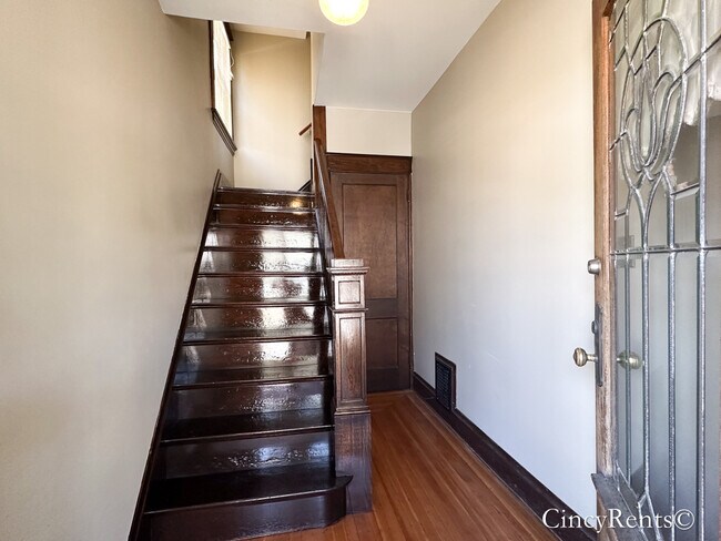 Building Photo - 3924 Burwood Ave