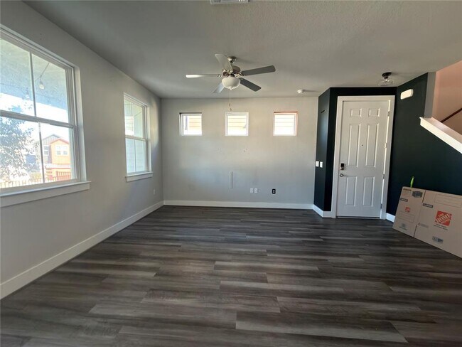 Foto del edificio - 7312 Acela Trl