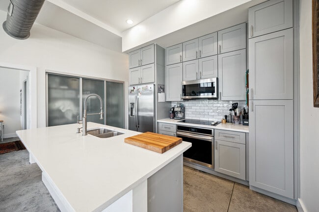 Building Photo - 2235 E 6th St