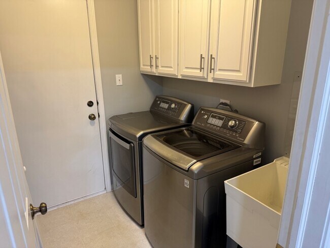 Foto del edificio - 2037 Waterford Ln