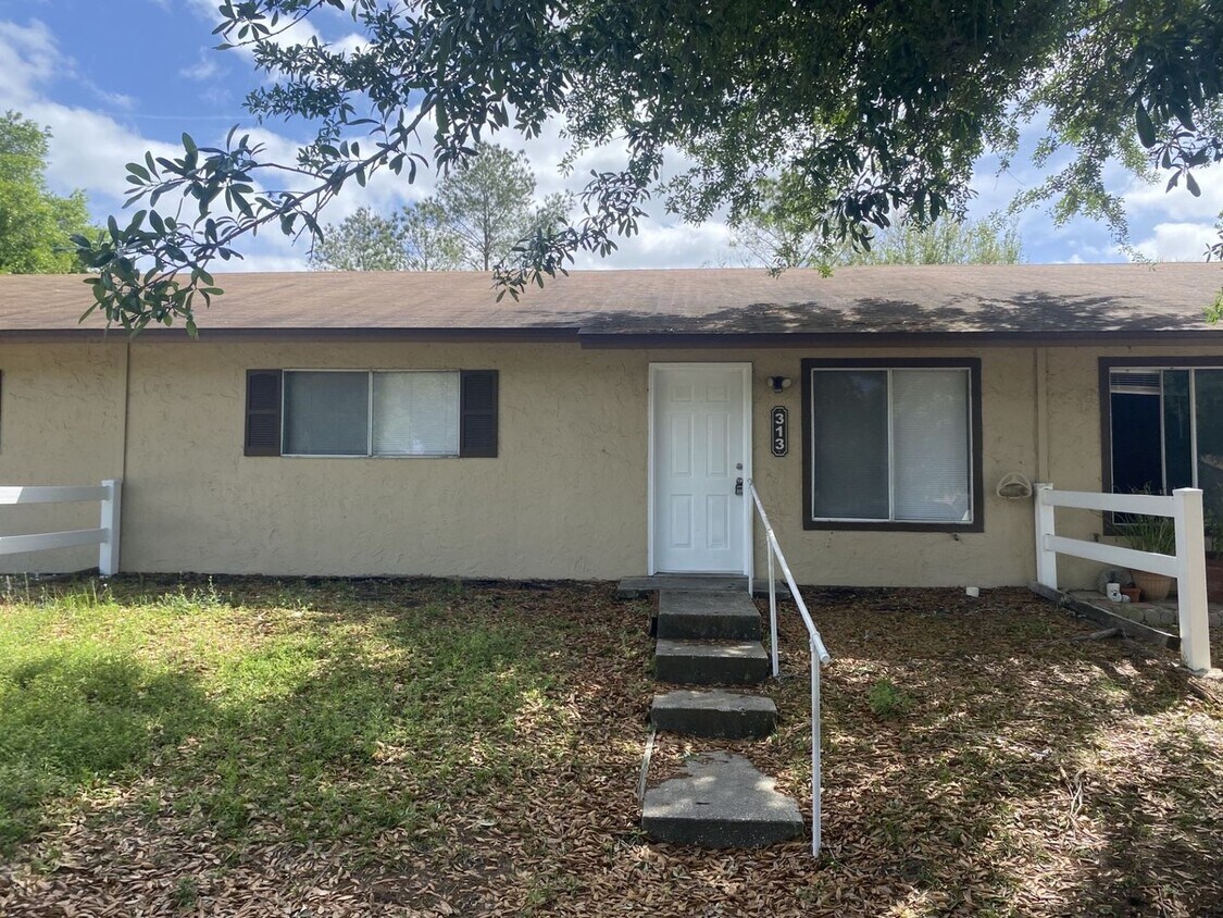 Primary Photo - 3 Bedroom 2 Bathroom in Tavares