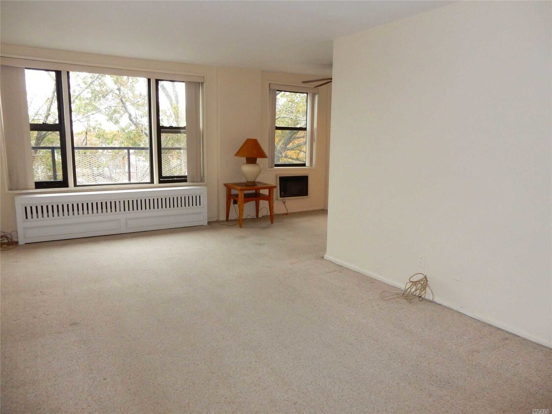 Foto del edificio - 5 Birchwood Ct
