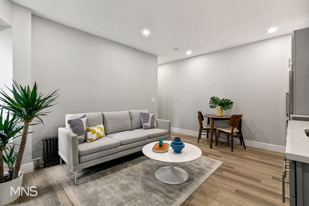 Foto principal - 914 47th Street