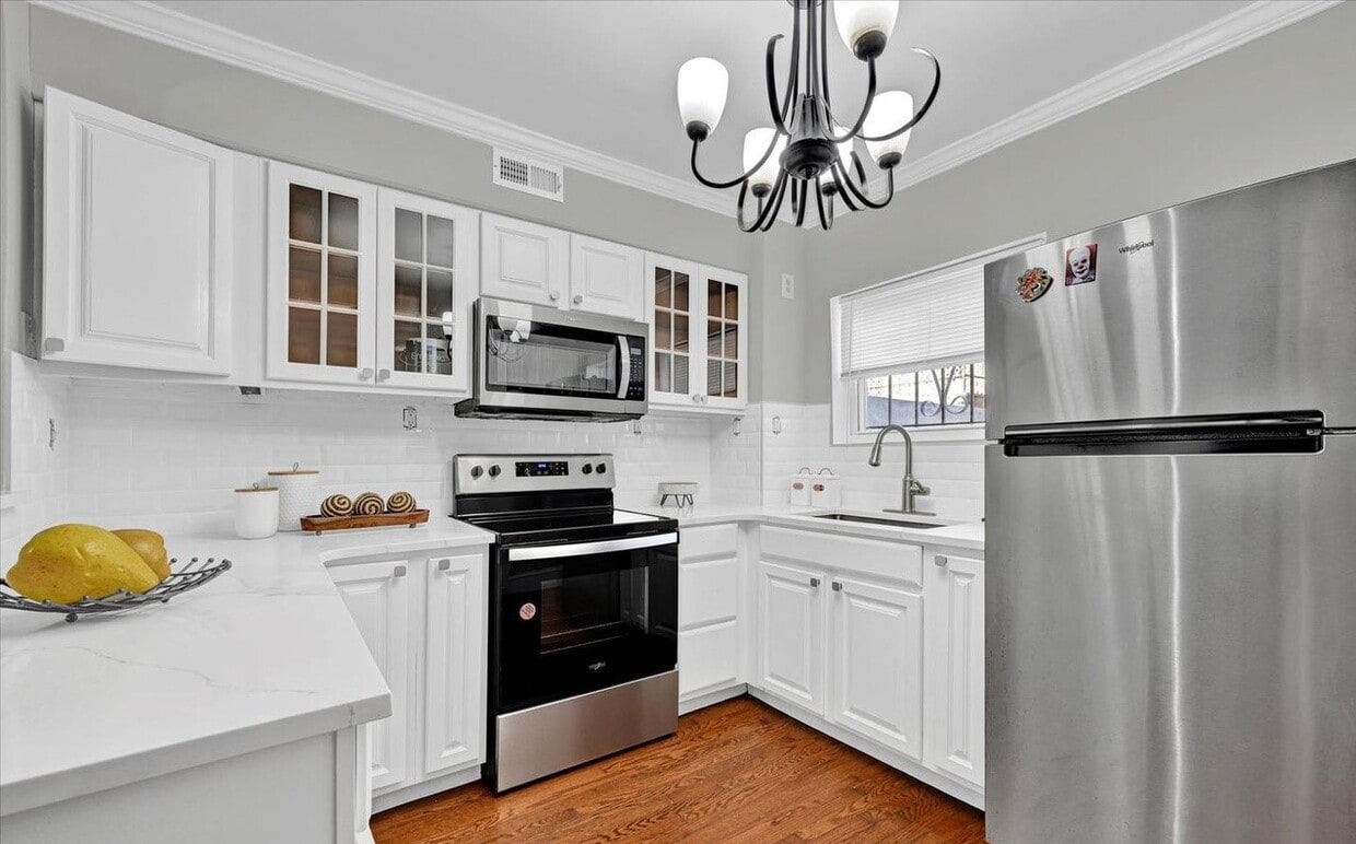 Primary Photo - 210 N Glover St