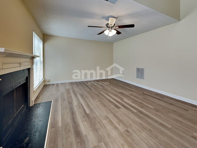Foto del edificio - 3548 Grovecrest Way