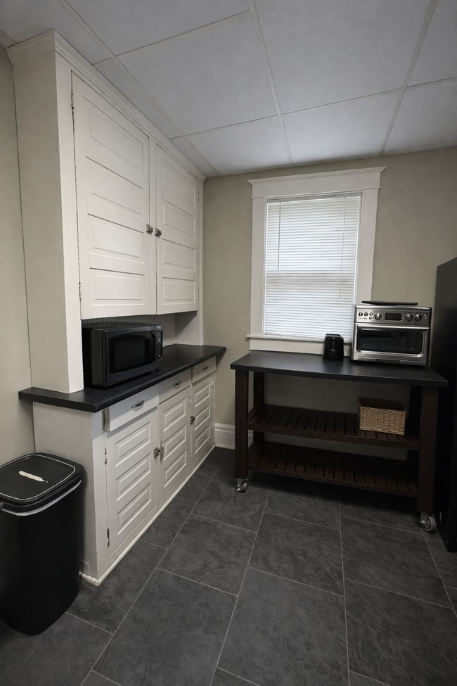 Building Photo - 3 bed 1 bath near UWEC!