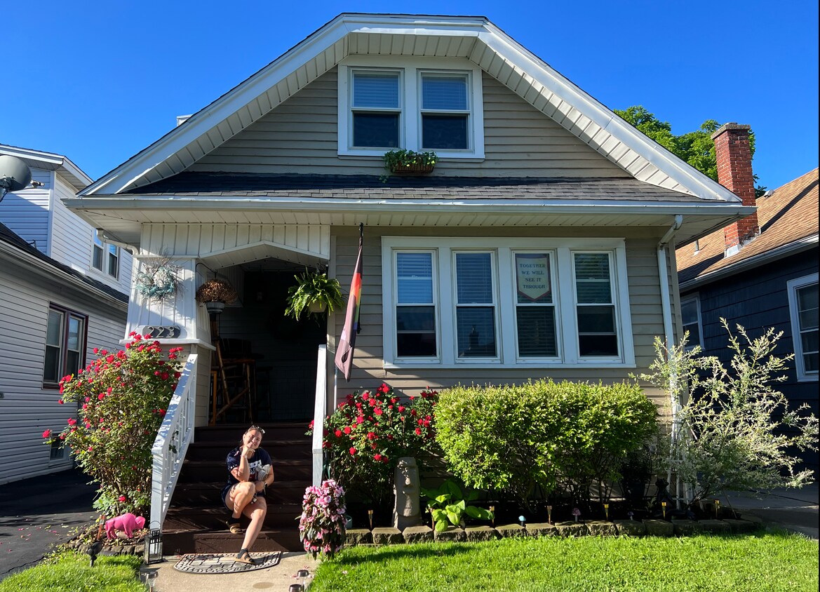 Primary Photo - 223 Parkwood Ave