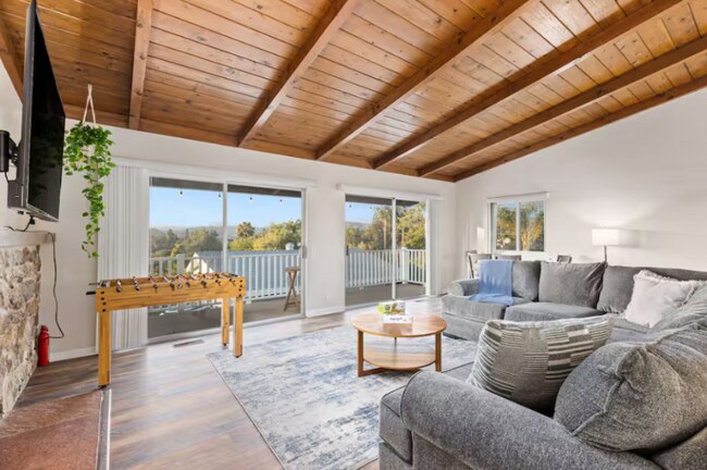 Foto del edificio - 321 W Kalmia St