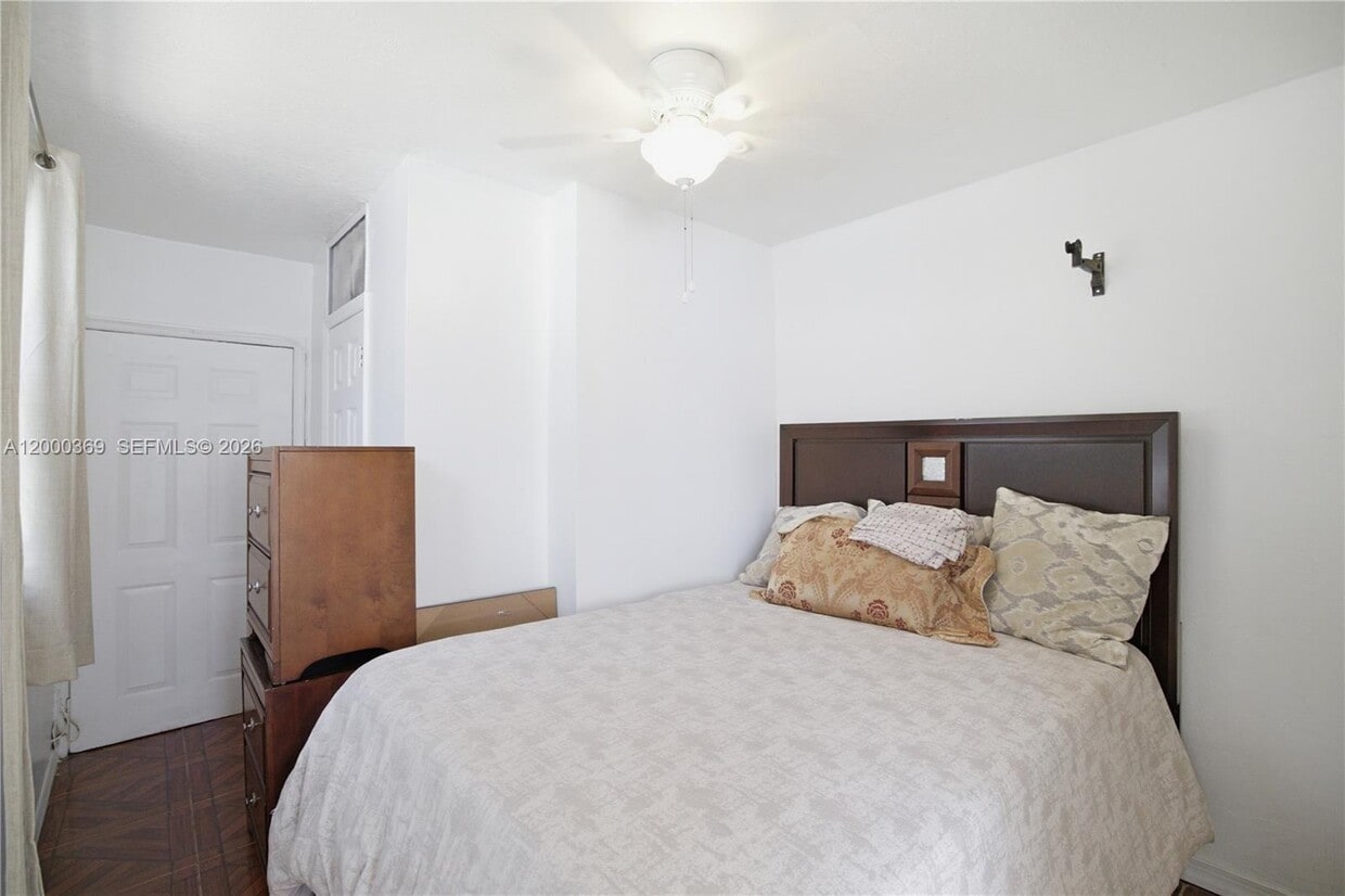 Building Photo - 853 NE 153rd Terrace