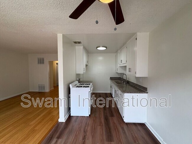 Foto del edificio - 2700 W El Segundo Blvd