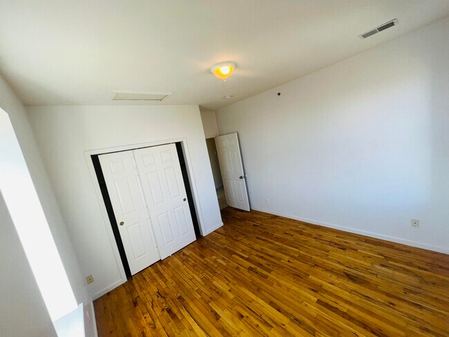 Foto del edificio - 250 S Orange Ave