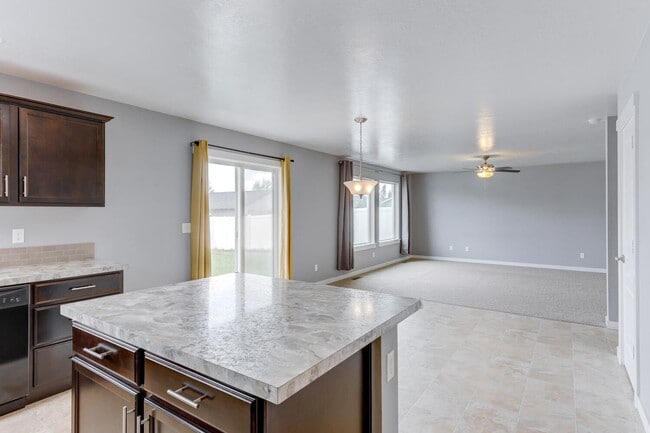 Building Photo - 4 Bed/2.5 Home In Kuna! - Pets Welcome!