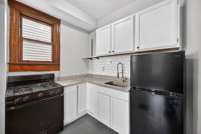 Building Photo - 2339 Rohs St