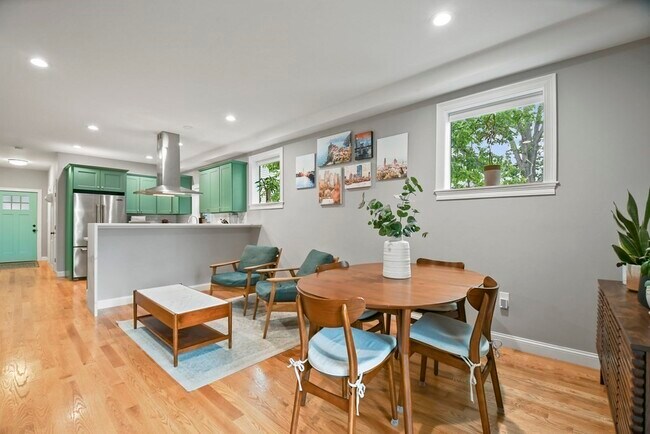 Building Photo - 8 Greenleaf Ave