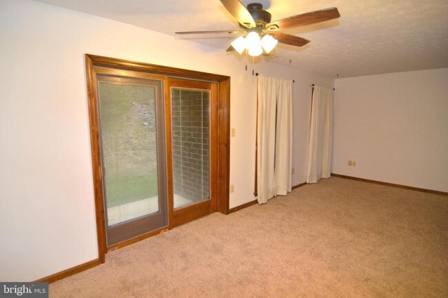 Building Photo - 23239 Rosewood Ct
