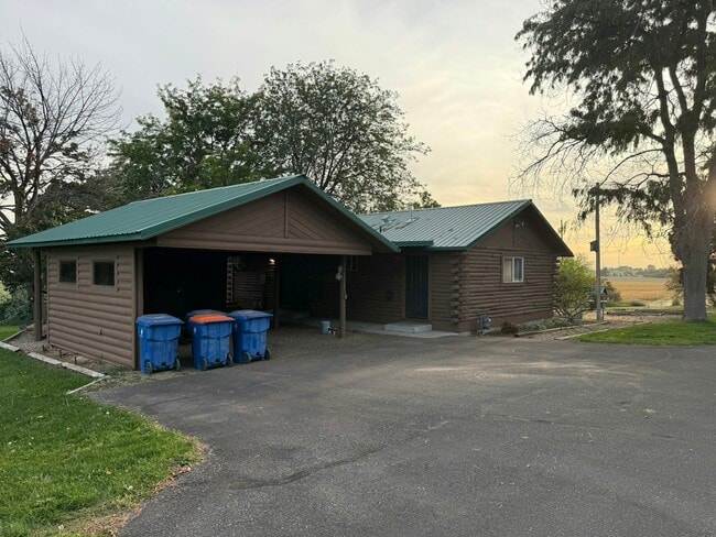 Building Photo - 8300 1/2 Gantz