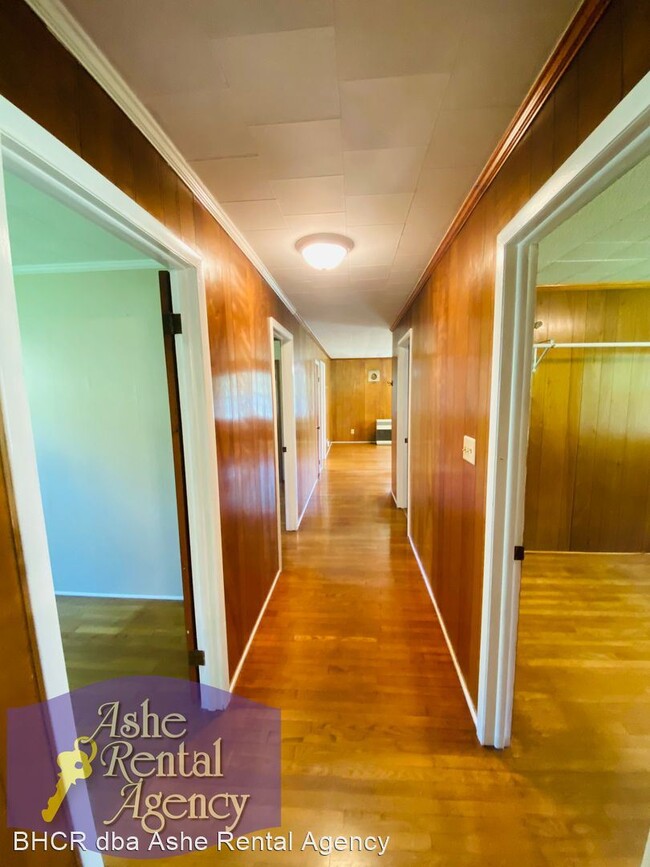 Building Photo - 4 br, 1.5 bath House - 646 Ivy Hill Rd