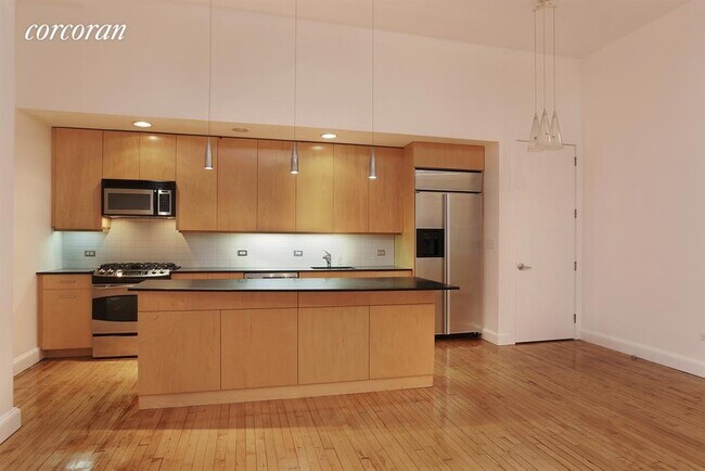 Foto del edificio - 65 W 13th St