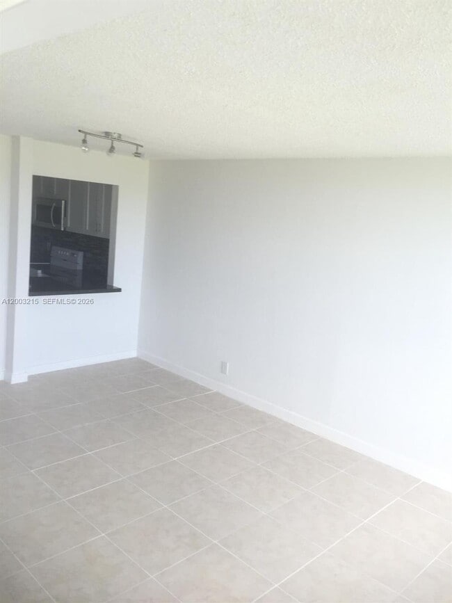 Building Photo - 9431 Live Oak Pl