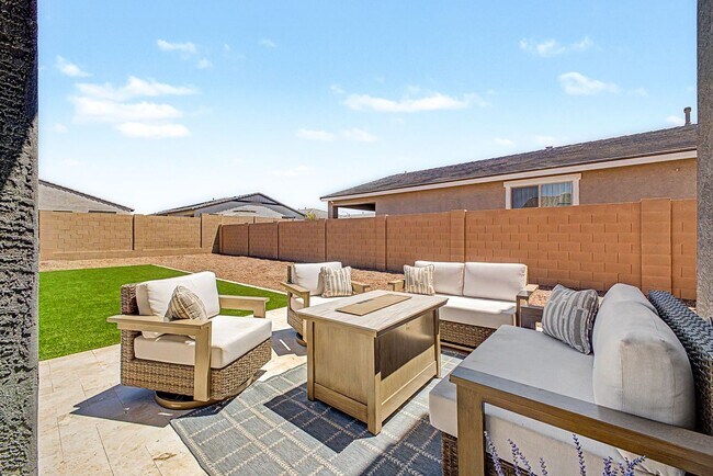 Foto del edificio - 7598 W Smoketree Dr