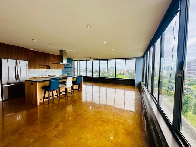 Building Photo - Luxury 12th Floor Corner 1bd/2bath w/ Incr...