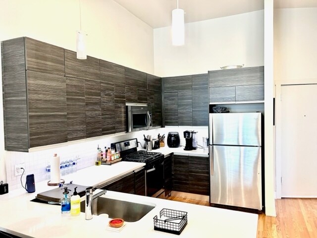 Building Photo - 1501 W Nelson St