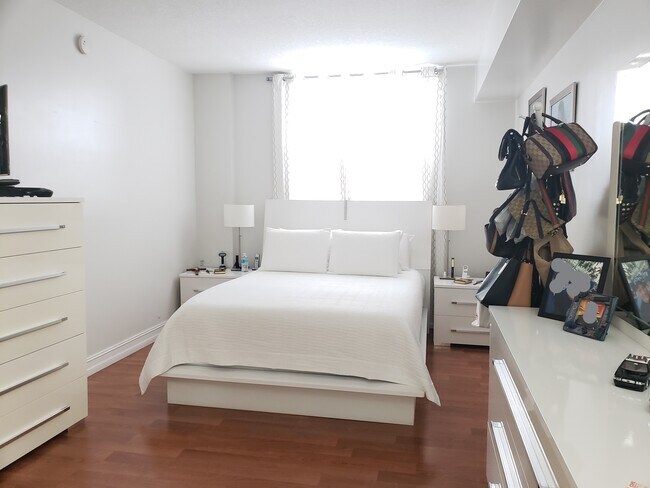 Foto del edificio - 1 Glen Royal Pkwy