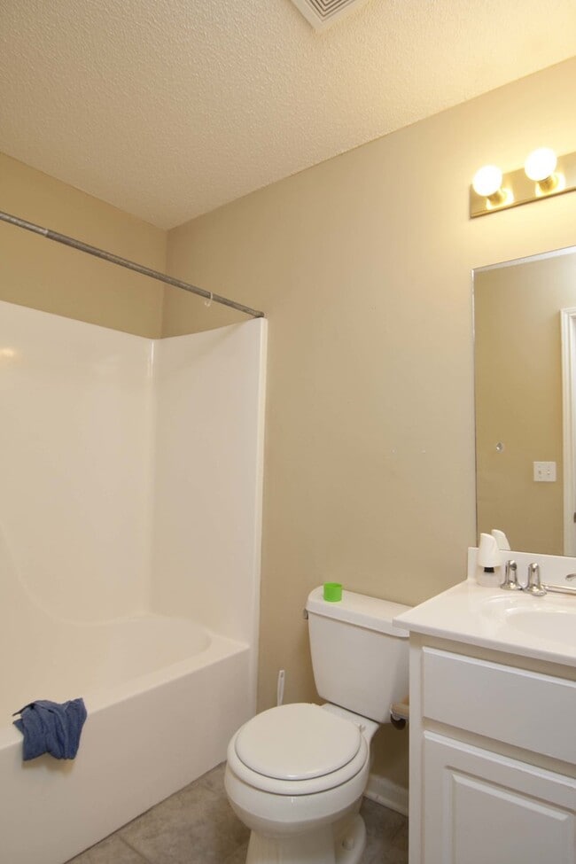 Building Photo - Quarter Condos