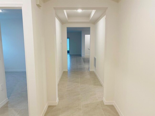 Foto del edificio - 6127 NW Drophy Ave