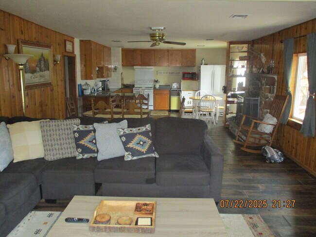 Foto del edificio - 330 S Woodland Rd